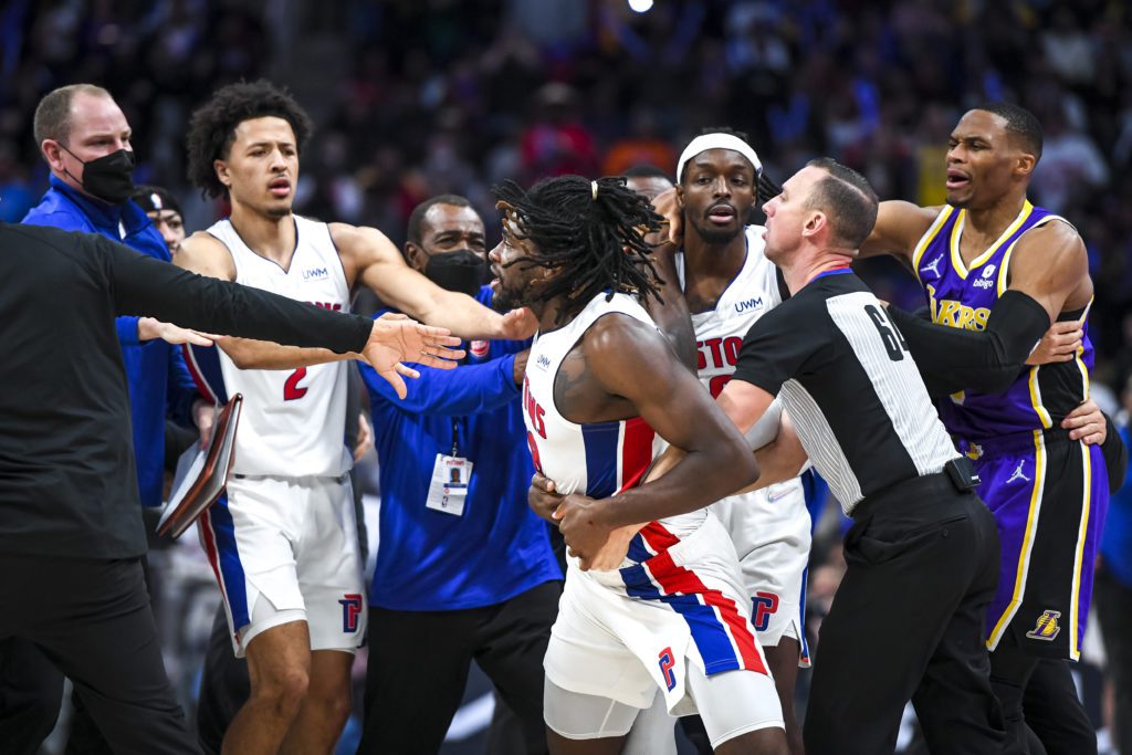 how-much-does-lebron-make-per-game-here-s-how-much-brawl-will-cost-him